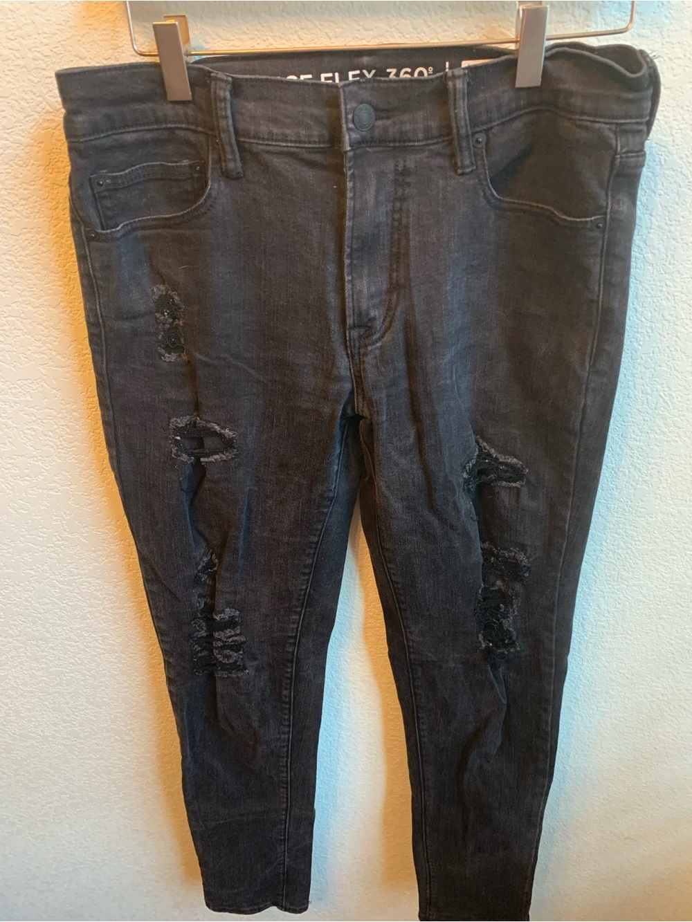 Arizona Jean Company Men's Black Distressed Skinny Jeans